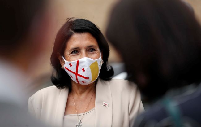 В Україну прилетіла президент Грузії. Завтра вона зустрінеться з Зеленським