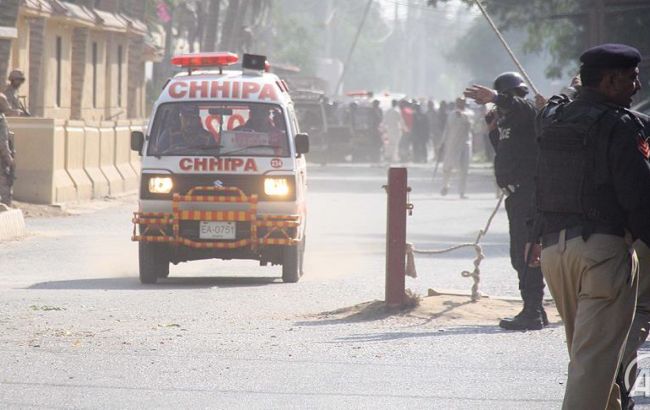 Боевики атаковали здание полиции в Пакистане: есть погибшие и раненые