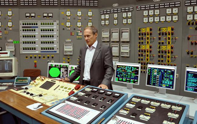 Яценюк поручил главе Минэнерго отчитаться о результатах преодоления последствий аварии на Запорожской АЭС