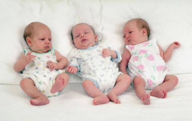 "Крик радости": на Житомирщине женщина вместо ожидаемой двойни родила тройняшек