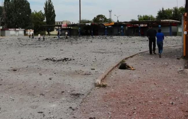 В результате обстрелов населенных пунктов погибли 2 мирных жителей, 2 ранены, - штаб АТО