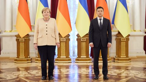Зеленский наградил Меркель орденом Свободы
