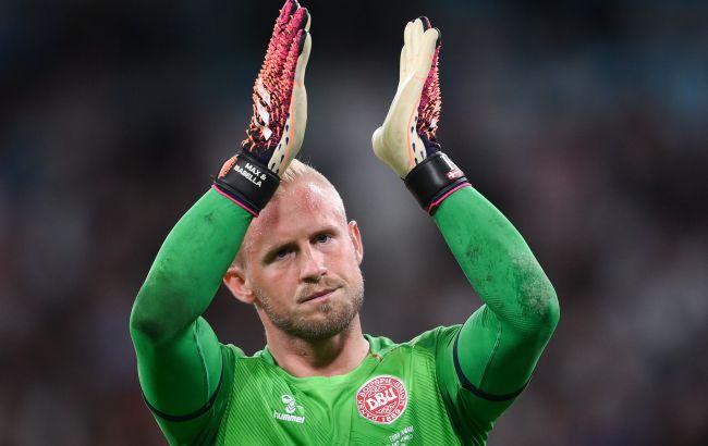 Светили лазером в Шмайхеля: УЕФА расследует поведение английских фанов на матче с Данией