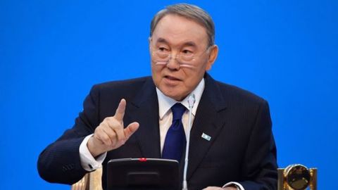 Назарбаев ушел в отставку