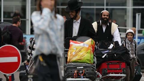 Натовпом на одного: жителі Умані жорстоко побили хасида прямо в супермаркеті