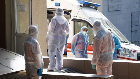 З якими симптомами COVID-19 в Україні госпіталізують в першу чергу