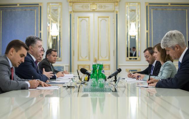 Объем швейцарских инвестиций в Украину с начала года вырос на 8,3%, - Порошенко