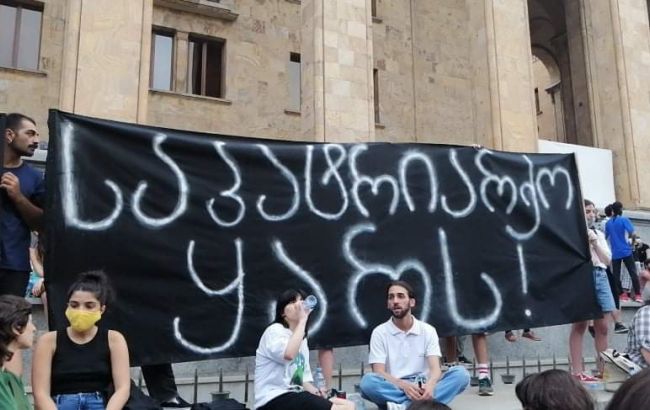 В Тбилиси протестуют из-за смерти журналиста. Требуют отставки премьера