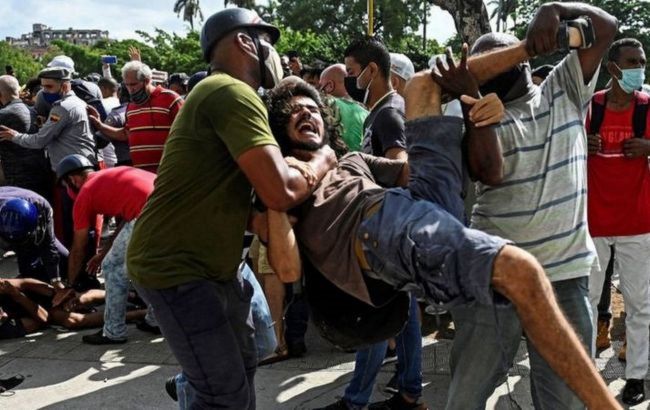 США ввели санкції проти національної поліції Куби на тлі масштабних акцій протесту