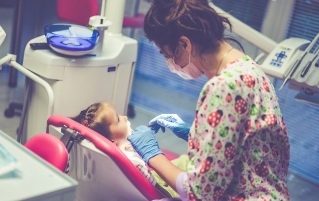 Скандал під Києвом: стоматологи без згоди матері видалили дитині відразу 12 зубів