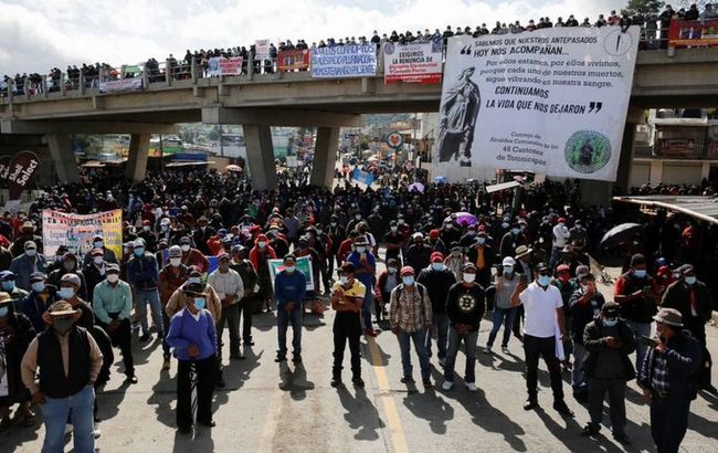 В Гватемале люди вышли на протесты: требуют отставки президента