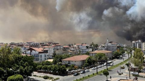 В Анталии в результате лесного пожара пострадали более 50 человек