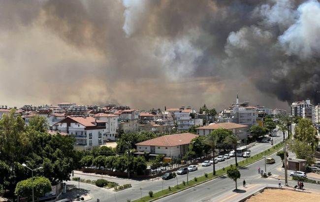 В Анталии в результате лесного пожара пострадали более 50 человек