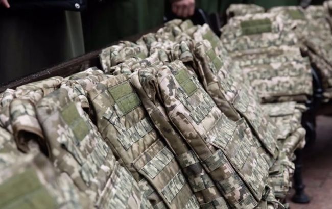 Рятувальники Дніпропетровської області отримали бронежилети та каски від "Метінвесту"