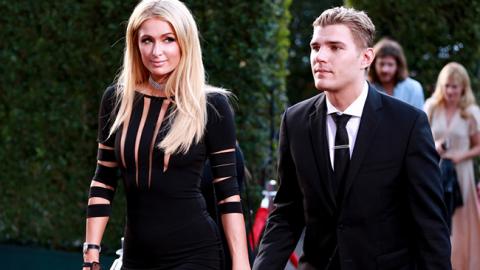 Екс-наречений Періс Хілтон вимагає повернути обручку