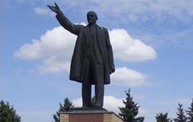У Куп'янську знесли черговий пам'ятник Леніну