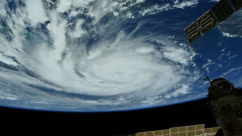 США накрив потужний буревій "Іда": вражаюче фото з космосу