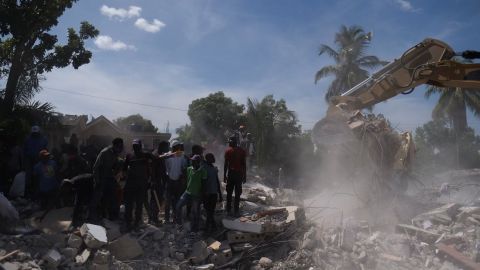 Землетрясение в Гаити привело к протестам: люди требуют еды и лекарств