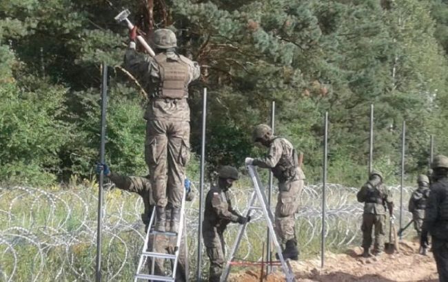 Польща майже вдвічі збільшила чисельність військових на кордоні з Білоруссю