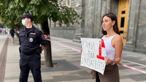 Российские журналисты устроили протесты у здания ФСБ, их задержали