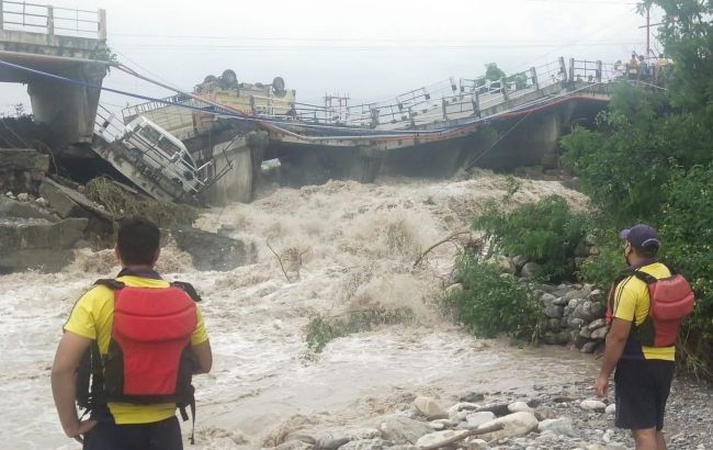 На Індію обрушилися руйнівні зливи: є загиблі