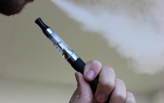 Британские депутаты призывают ослабить ограничения для электронных сигарет