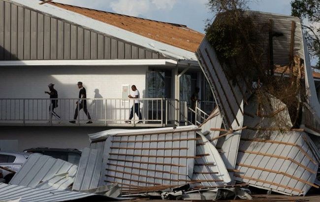 У США розслідують повідомлення про розлив нафти після урагану "Іда"