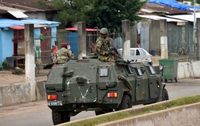 У Гвінеї військові влаштували переворот: заарештували президента і розпустили уряд