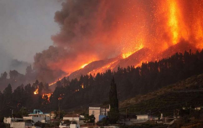 Извержение вулкана на Канарах разрушило более 160 домов