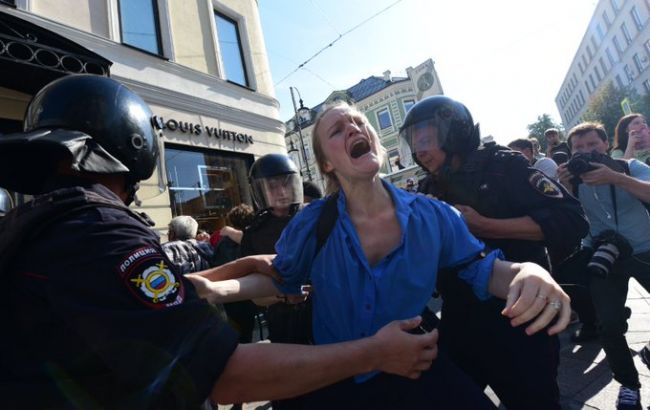 Число задержанных во время акции в Москве увеличилось до 561