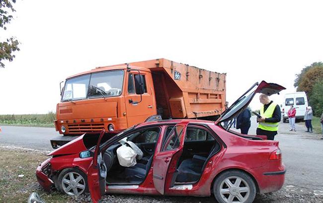 В Тернопольской области грузовик столкнулся с легковым авто, есть пострадавшие