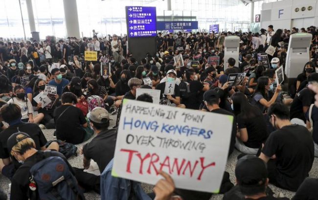 В аеропорту Гонконга пройдуть нові акції протесту в ці вихідні