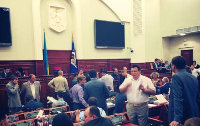 Киевсовет разрешил поселять переселенцев из Крыма и зоны АТО в нежилых помещениях