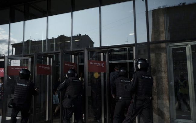 На акції в Москві затримали більше тисячі осіб