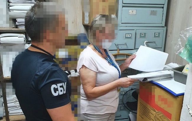 В Донецкой области чиновники ГМС выдавали боевикам загранпаспорта