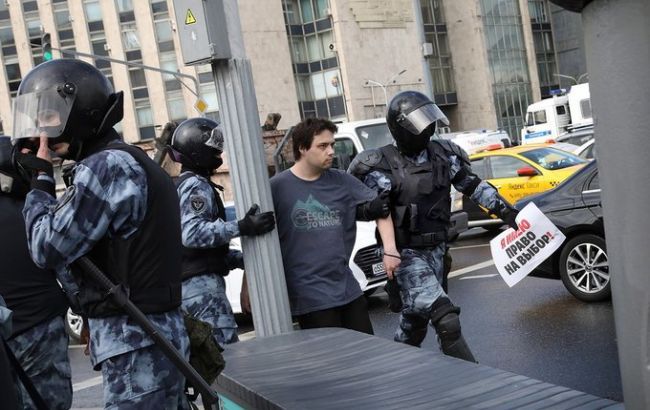 Кількість затриманих на мітингу у Москві зросла до майже 830