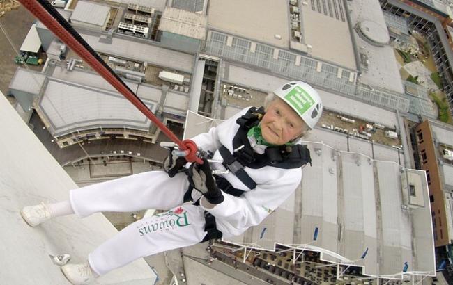 Британка в возрасте 101 года побила свой рекорд в абсейлинге