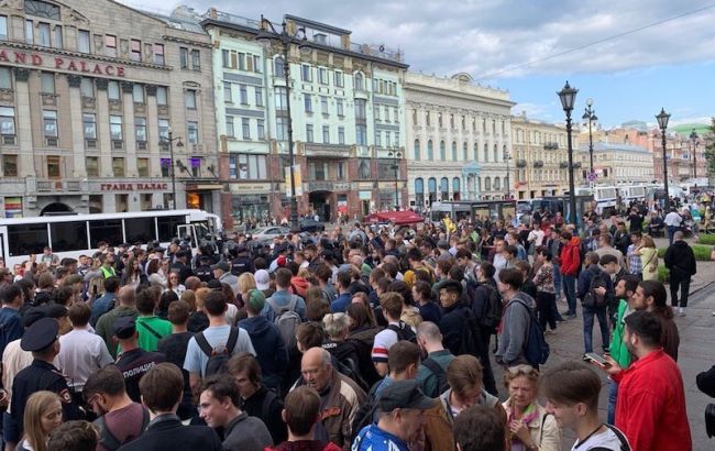 Число задержанных на митинге в Москве превысило 240