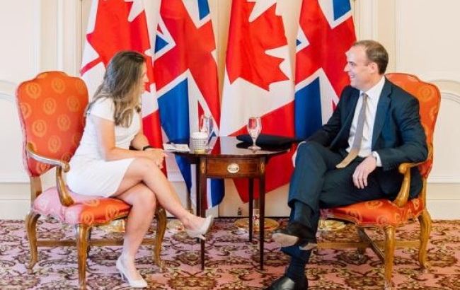 Главы МИД Канады и Великобритании обсудили ситуацию в Украине
