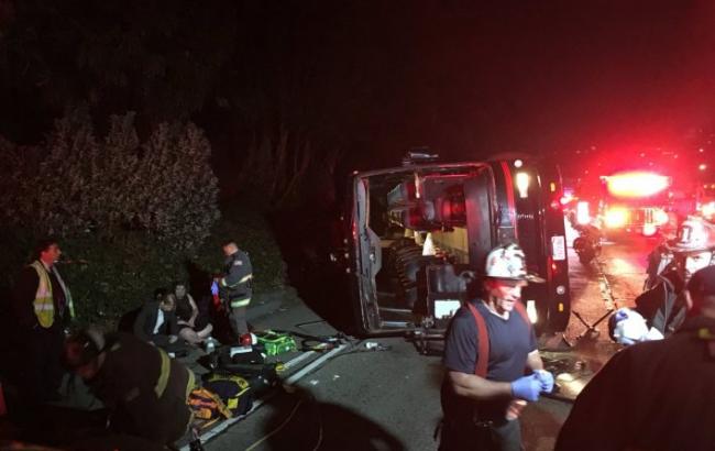 У США перекинувся автобус із 29 пасажирами, всіх госпіталізовано