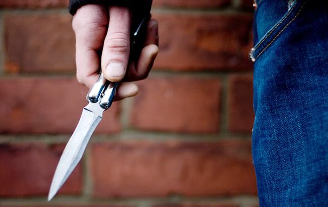 В Харькове мужчина с ножом бросился на 11-летнюю девочку