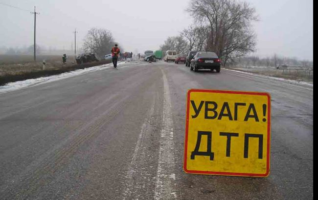 В Полтавской области столкнулись микроавтобус и легковой автомобиль, есть погибшие