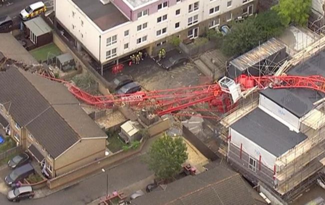 В Лондоне строительный кран упал на жилые дома, есть жертва