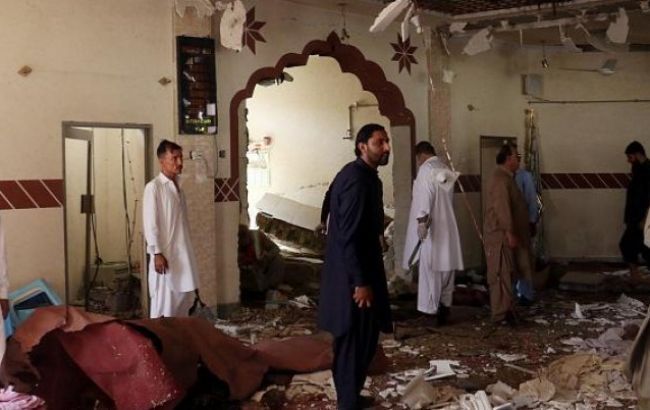 В Пакистане при взрыве в мечети погиб брат лидера "Талибана"