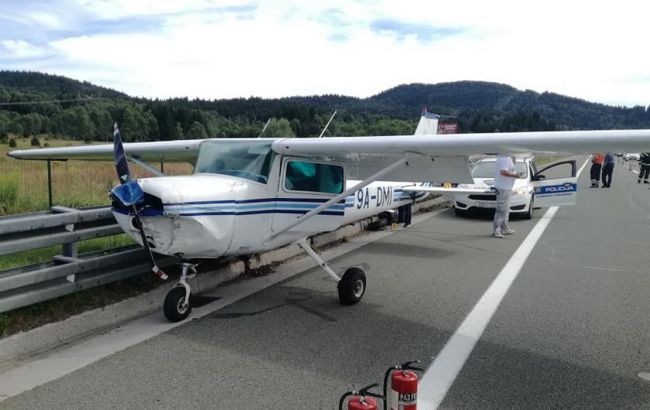 У Хорватії літак здійснив аварійну посадку на трасі