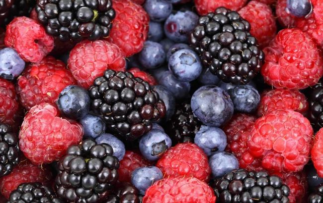 Самые полезные фрукты и ягоды в июле: богатый кладезь витаминов на весь год