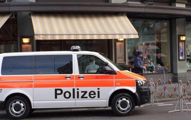 В Цюрихе полиция готовится к штурму банка, захваченного грабителем