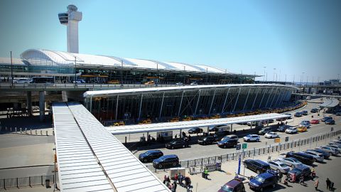 У Нью-Йорку евакуювали літак з Москви через загрозу вибуху