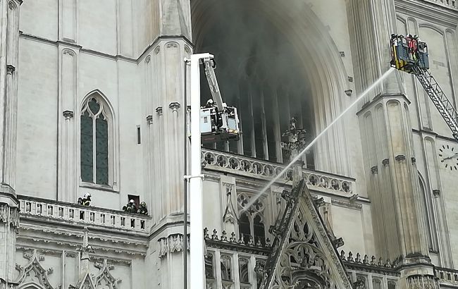Як виглядає Нантський собор після пожежі: з'явилися фото зсередини