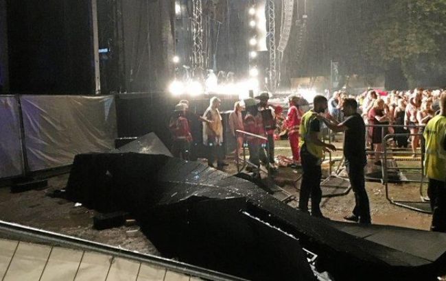 В Германии во время концерта обрушилась часть сцены, есть пострадавшие